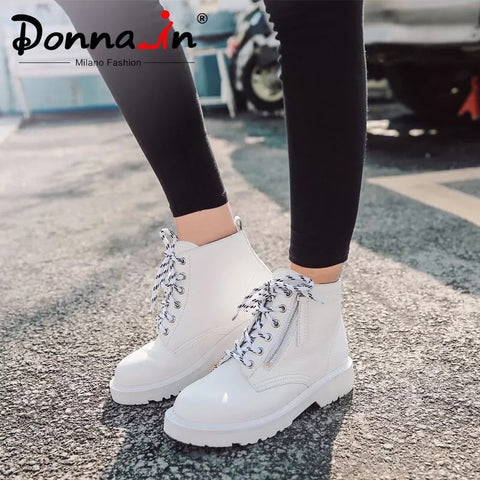 Donna-in Shoes